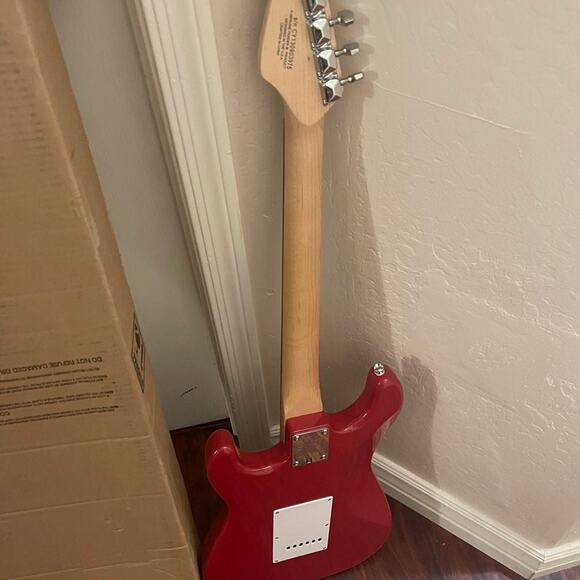 Squier bullet strat by Fender Red guitar NEW in box - Picture 8 of 9